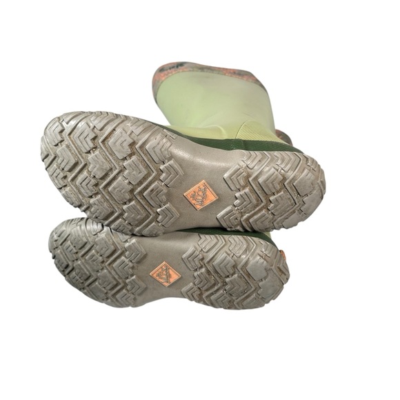 ORIGINAL MUCKBOOT CO Tall Forager Convertible Waterproof Boots in green/ floral - Picture 9 of 11